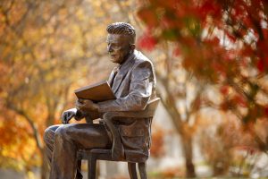 Image of a sculpture of Indiana University Professor Alfred C. Kinsey.