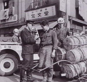 A police officer confiscates goods from an illegal ramen vendor in 1949.