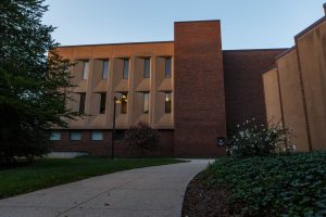 Image of Neff Hall on the Indiana University Fort Wayne campus.