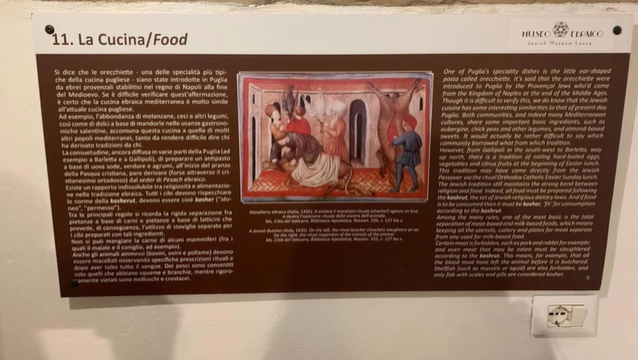 A photo of a sign in Italian discussing food.