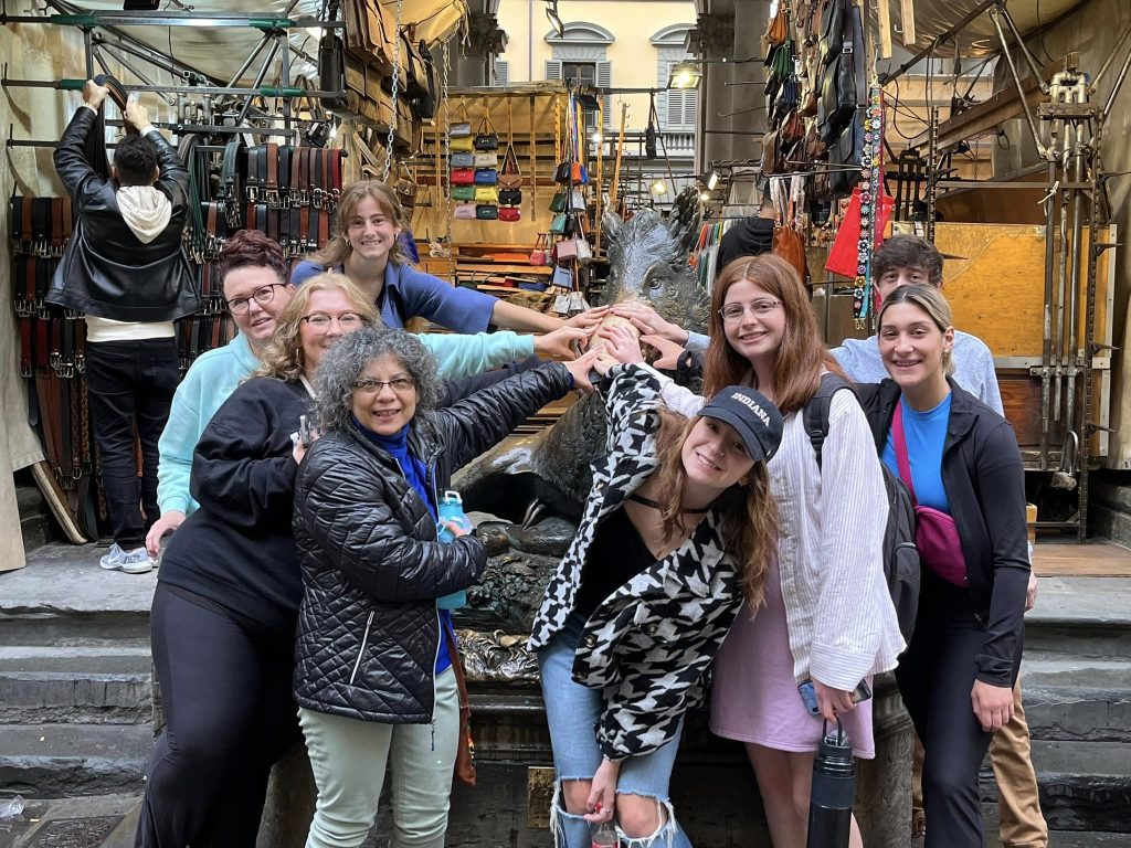 Image of a group of people posing in front of Palazzo Pitti.