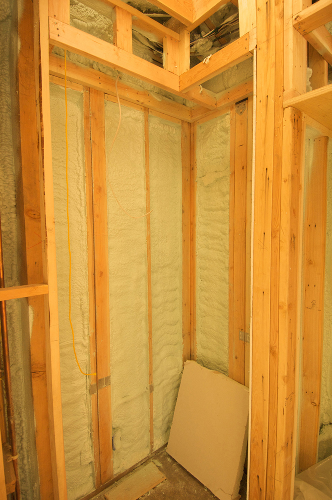 The figure shows an insulated wooden partition in a house. The partition is insulated because it encapsulates a cloth-type material.
