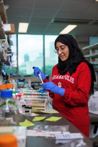 IU Indianapolis student working in a lab.