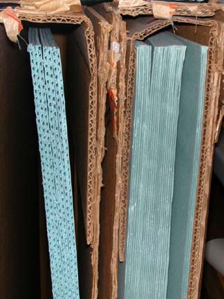 Boxes holding E-flute and B-flute corrugated board