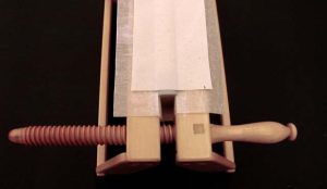 Marking the width of the super, aka spine lining cloth