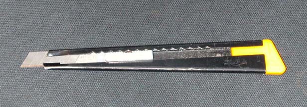 Utility knife with snap-off blades