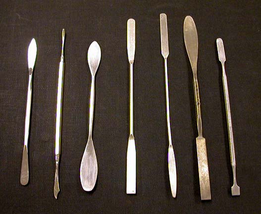 7 differently shaped microspatulas