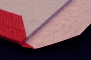 Folding down the cloth in the corners