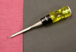 Chisel used to slit the cloth