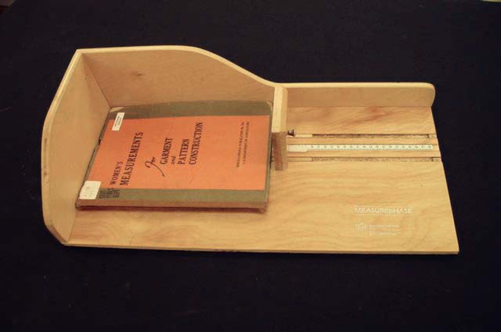 Measuring the height of a book with the Measurephase