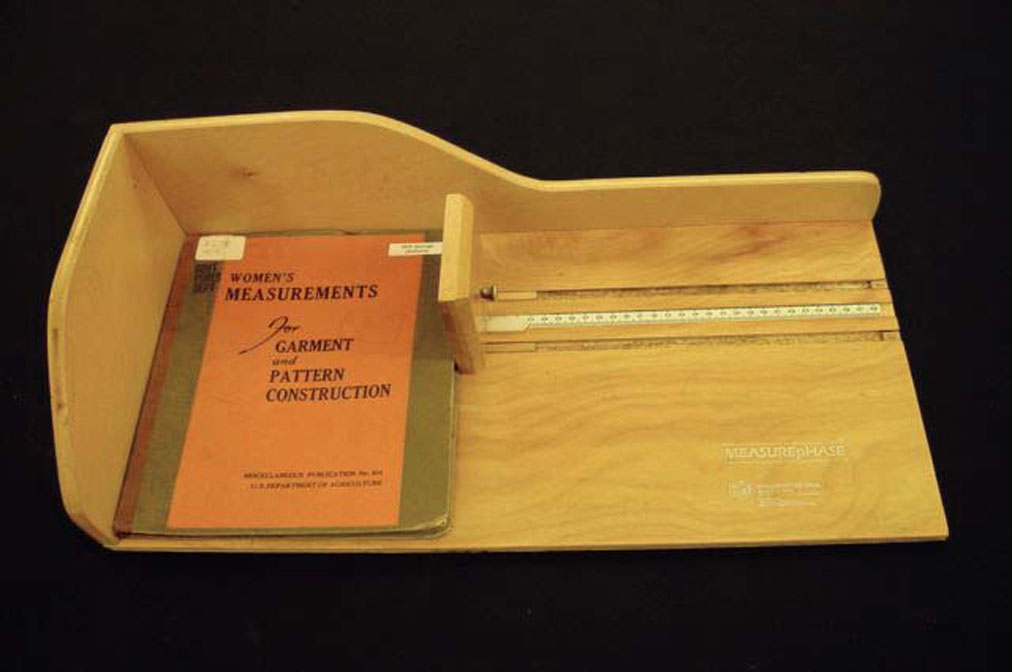 Measuring the width of a book with the Measurephase