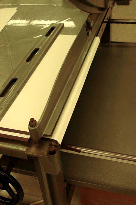 Making vertical creases using the edge of the board shear