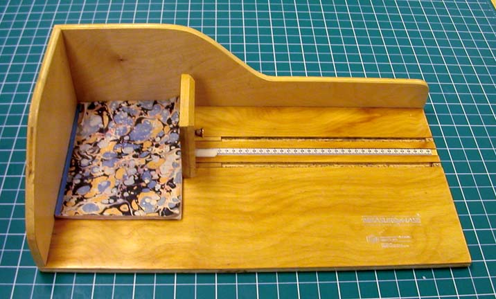 Measuring the width of a book in the Measurephase