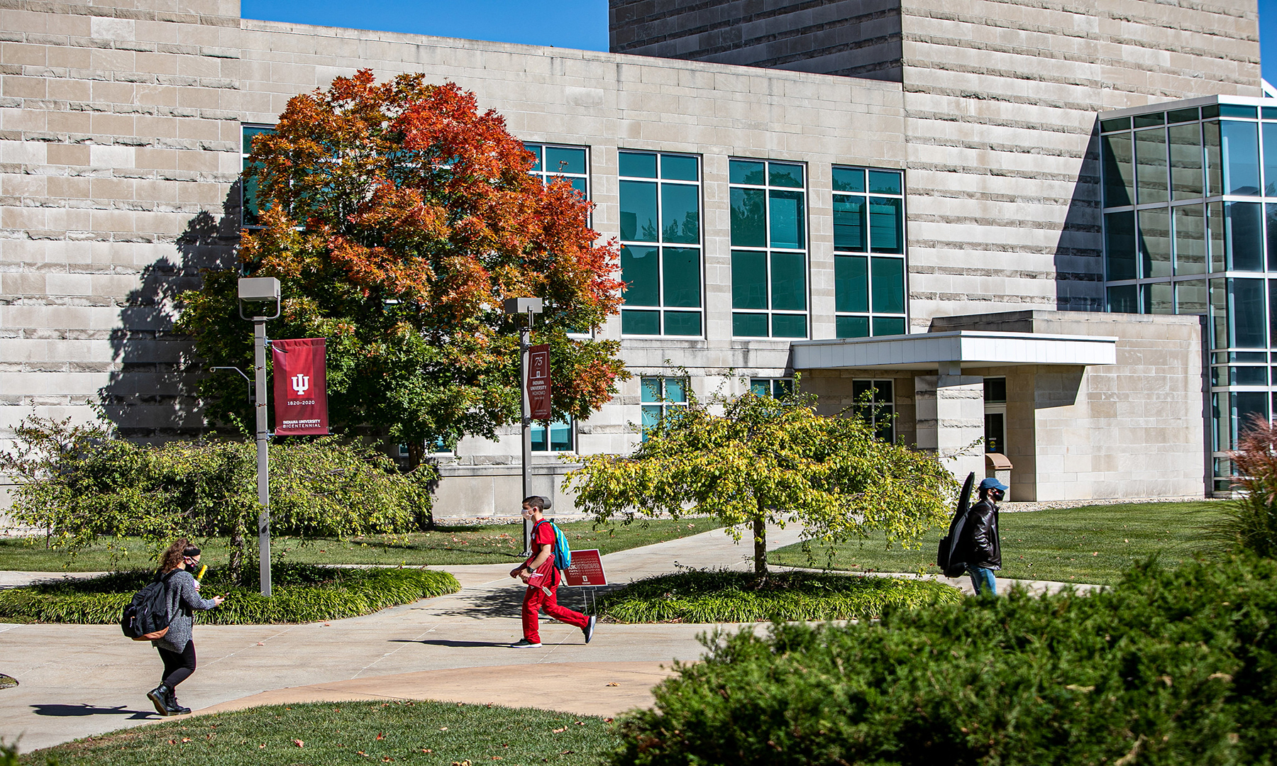 campus photo with students