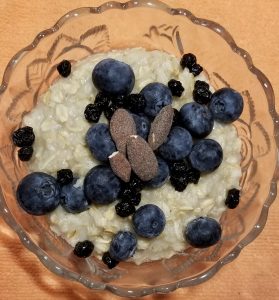 oatmeal with blueberries and almonds